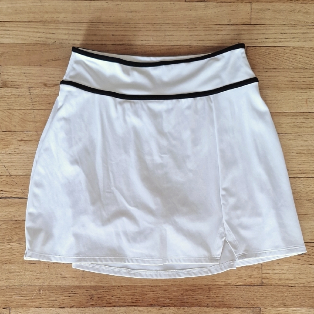 Gilly Hicks White Skort with Black Accents